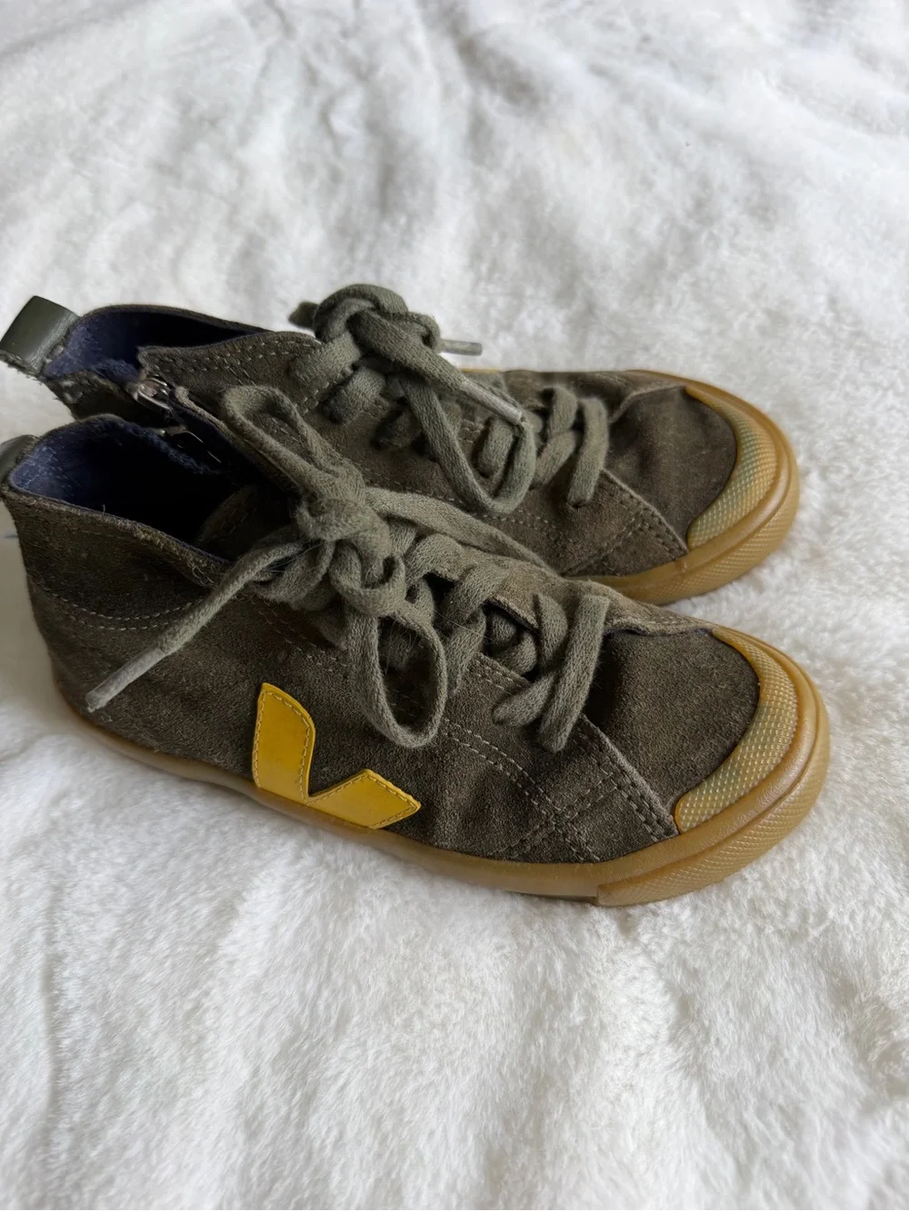 Veja Boy’s Sneakers Size 13.5